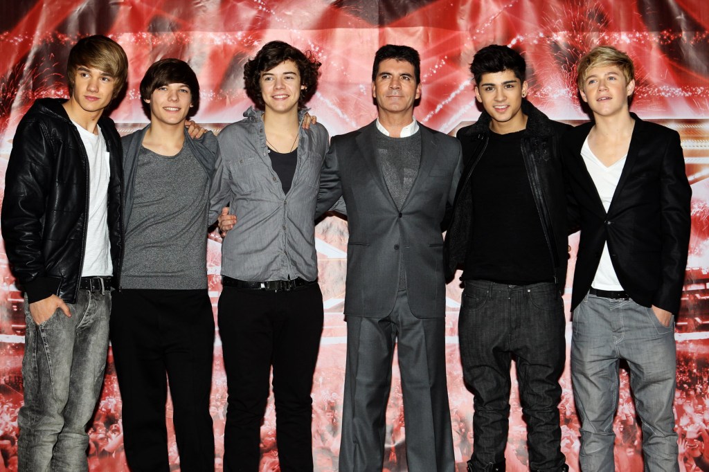 One Direction members Liam Payne, Louis Tomlinson, Harry Styles, Zayn Malik, and Niall Horan pose with Simon Cowell on The X Factor